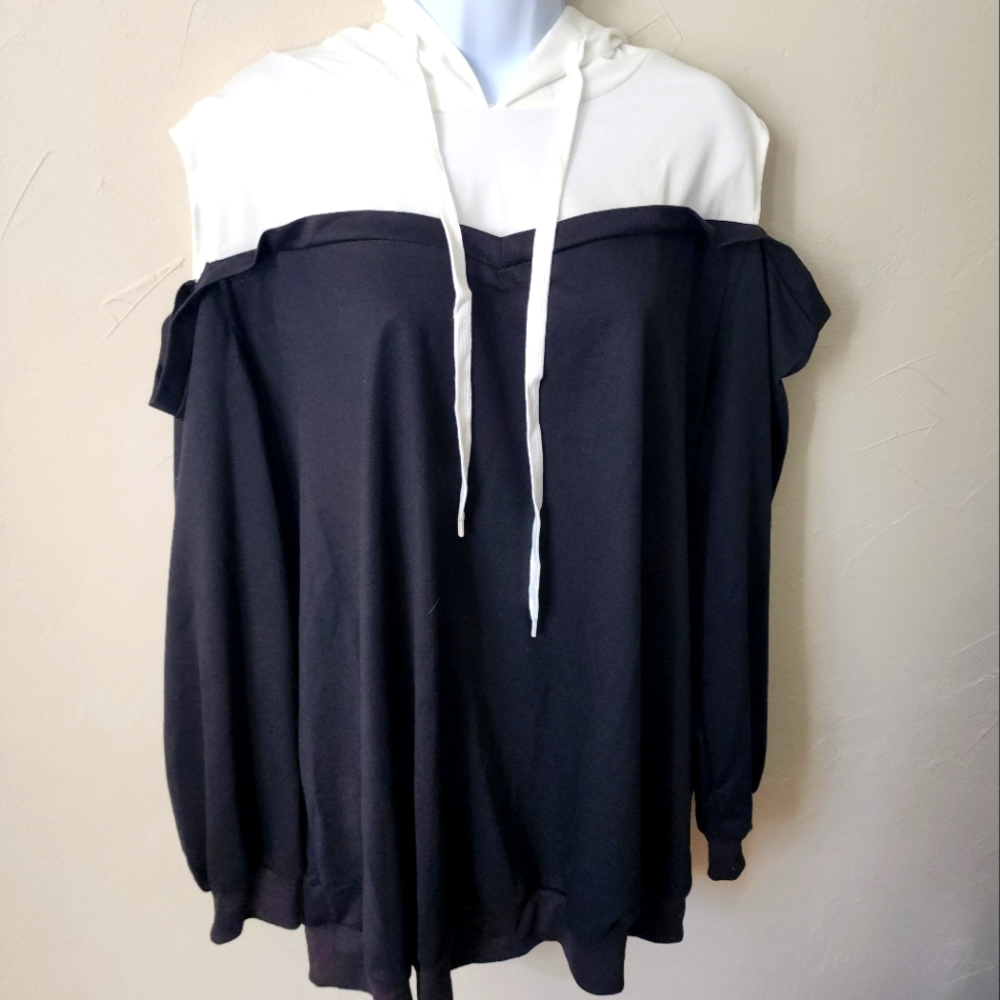 Bloomchic size 22-24 hoodie NWT